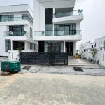 6 BEDROOM DETACHED DUPLEX WITH A SWIMMING POOL
