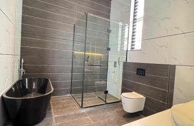 5 BEDROOM DETACHED DUPLEX WITH A SWIMMING POOL
