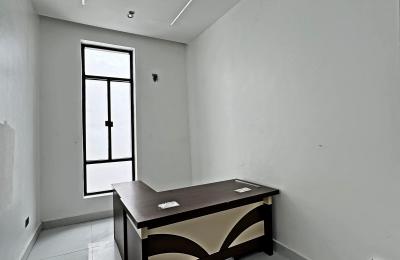 5 BEDROOM DETACHED DUPLEX WITH A SWIMMING POOL