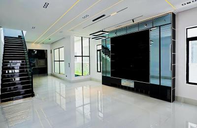 5 BEDROOM DETACHED DUPLEX WITH A SWIMMING POOL