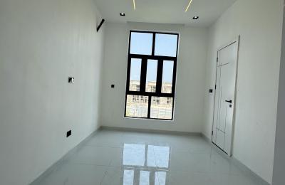 5 BEDROOM DETACHED DUPLEX WITH A SWIMMING POOL