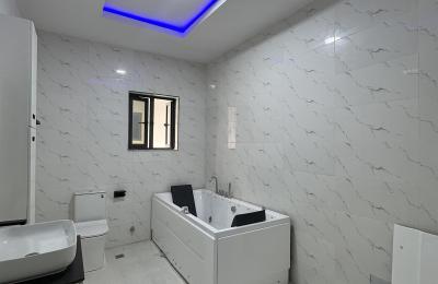 6 BEDROOM DETACHED DUPLEX WITH A SWIMMING POOL
