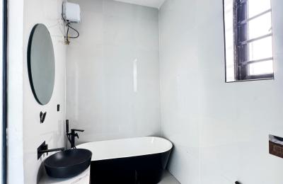 5 BEDROOM DETACHED DUPLEX WITH A SWIMMING POOL