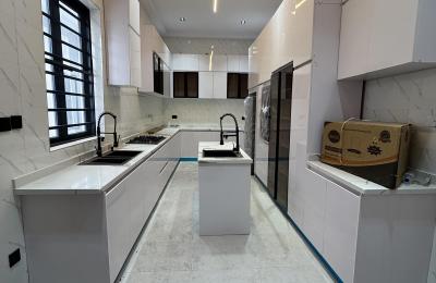 5 BEDROOM DETACHED DUPLEX WITH A SWIMMING POOL