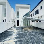 5 BEDROOM DETACHED DUPLEX WITH A SWIMMING POOL