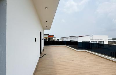 5 BEDROOM DETACHED DUPLEX WITH A SWIMMING POOL