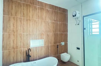 5 BEDROOM DETACHED DUPLEX WITH A SWIMMING POOL