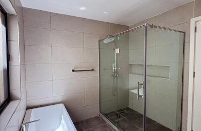 5 BEDROOM DETACHED DUPLEX WITH A SWIMMING POOL