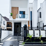 5 BEDROOM DETACHED DUPLEX WITH A SWIMMING POOL