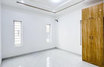 5 BEDROOM DETACHED DUPLEX