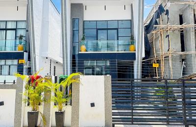 5 BEDROOM DETACHED DUPLEX WITH A SWIMMING POOL