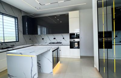 5 BEDROOM DETACHED DUPLEX WITH A SWIMMING POOL