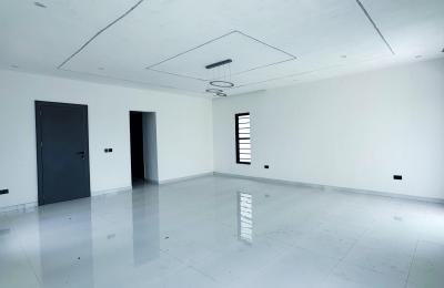 5 BEDROOM DETACHED DUPLEX WITH A SWIMMING POOL