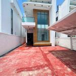 5 BEDROOM DETACHED DUPLEX WITH A SWIMMING POOL