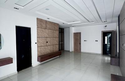 5 BEDROOM DETACHED DUPLEX WITH A SWIMMING POOL