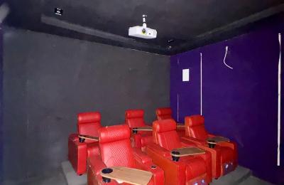 5 BEDROOM DETACHED DUPLEX WITH A SWIMMING POOL