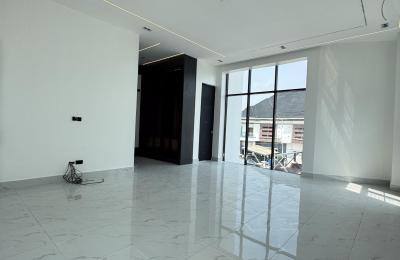 5 BEDROOM DETACHED DUPLEX WITH A SWIMMING POOL
