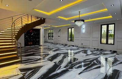 6 BEDROOM DETACHED DUPLEX WITH A SWIMMING POOL