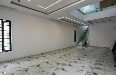 5 BEDROOM DETACHED DUPLEX WITH A SWIMMING POOL