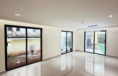5 BEDROOM DETACHED DUPLEX WITH A SWIMMING POOL