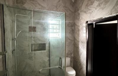 5 BEDROOM DETACHED DUPLEX WITH A SWIMMING POOL