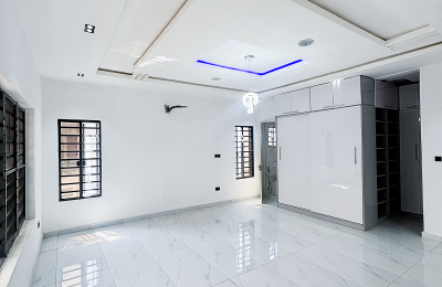 5 BEDROOM DETACHED DUPLEX
