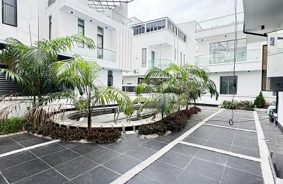 5 BEDROOM DETACHED DUPLEX WITH A SWIMMING POOL