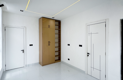 5 BEDROOM DETACHED DUPLEX WITH A SWIMMING POOL