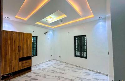 5 BEDROOM DETACHED DUPLEX WITH A SWIMMING POOL