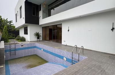 5 BEDROOM DETACHED DUPLEX WITH A SWIMMING POOL