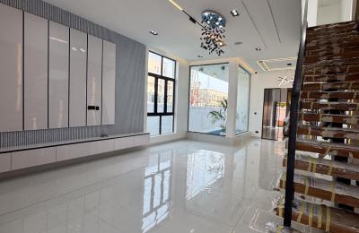 5 BEDROOM DETACHED DUPLEX WITH A SWIMMING POOL