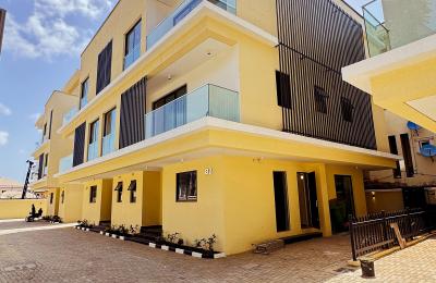 5 BEDROOM DETACHED DUPLEX WITH A SWIMMING POOL