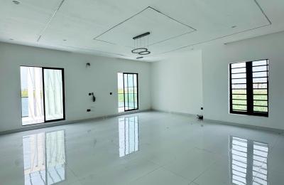 5 BEDROOM DETACHED DUPLEX WITH A SWIMMING POOL