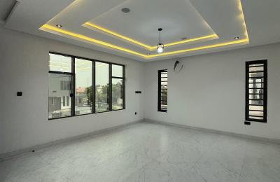 6 BEDROOM DETACHED DUPLEX WITH A SWIMMING POOL