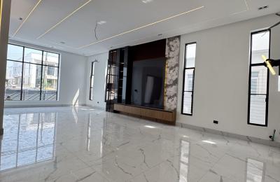 5 BEDROOM DETACHED DUPLEX WITH A SWIMMING POOL