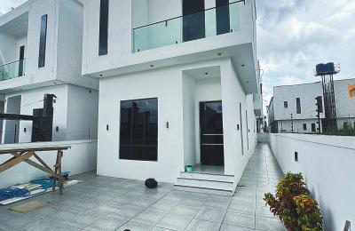 4 BEDROOM DETACHED DUPLEX WITH SWIMMING POOL