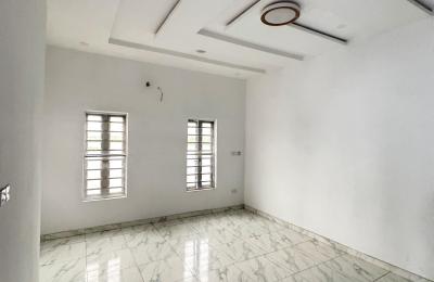 5 BEDROOM DETACHED DUPLEX WITH A SWIMMING POOL
