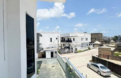 4 BEDROOM DETACHED DUPLEX WITH SWIMMING POOL