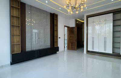 5 BEDROOM DETACHED DUPLEX WITH A SWIMMING POOL