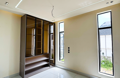 5 BEDROOM DETACHED DUPLEX
