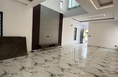 5 BEDROOM DETACHED DUPLEX WITH A SWIMMING POOL