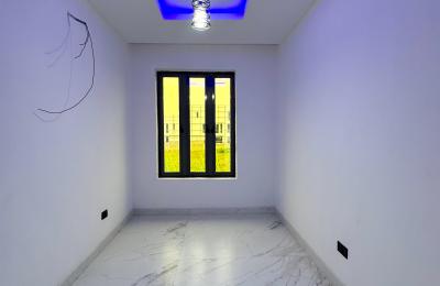 6 BEDROOM DETACHED DUPLEX WITH A SWIMMING POOL