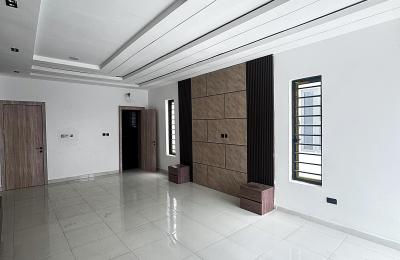 5 BEDROOM DETACHED DUPLEX WITH A SWIMMING POOL