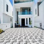 5 BEDROOM DETACHED DUPLEX