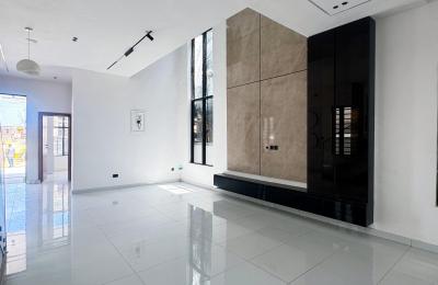 5 BEDROOM DETACHED DUPLEX WITH A SWIMMING POOL