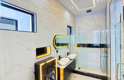 5 BEDROOM DETACHED DUPLEX WITH A SWIMMING POOL