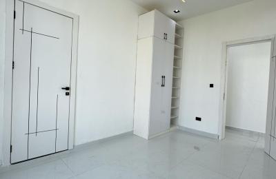 5 BEDROOM DETACHED DUPLEX WITH A SWIMMING POOL