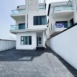 5 BEDROOM DETACHED DUPLEX WITH A SWIMMING POOL