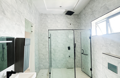 6 BEDROOM DETACHED DUPLEX WITH A SWIMMING POOL