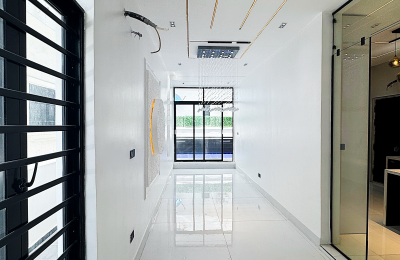 5 BEDROOM DETACHED DUPLEX WITH A SWIMMING POOL